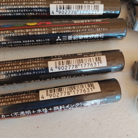 Lot of 26 Uni Posca Mitsubishi Gold‎ x 14 Silver x 8 PC-3m  White x 3 Black x 2